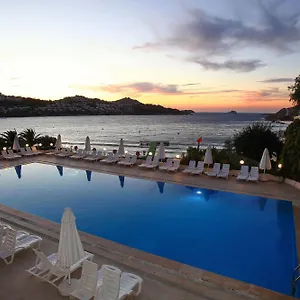 4* Курортный комплекс Cactus Mirage Family Club